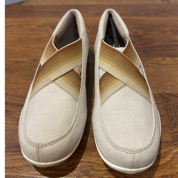 Ros Hommerson Women's Clever Faux Suede Slip On Shoes Ivory/Brown Size 8 NWT - Picture 3 of 10
